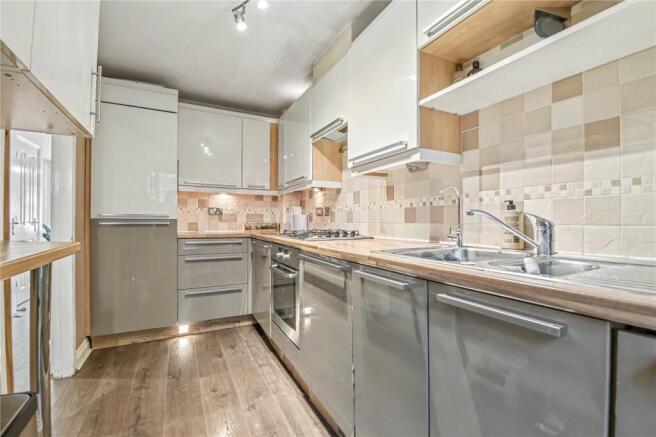 3 bed property, in Urquhart Road, £350,000