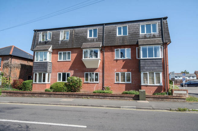 1 bed property, in Albert Street, £165,000