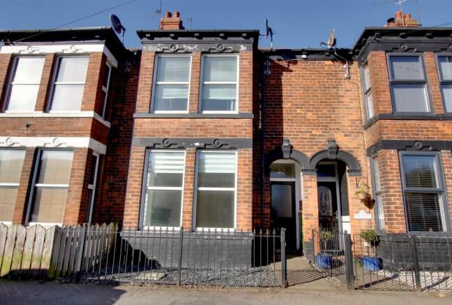 3 bed property, in New Village Road, £199,950
