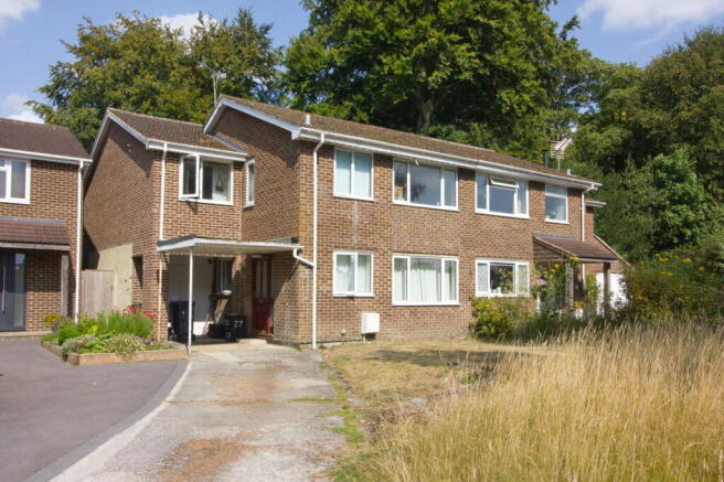 4 bed property, in Broadleas Park, £330,000