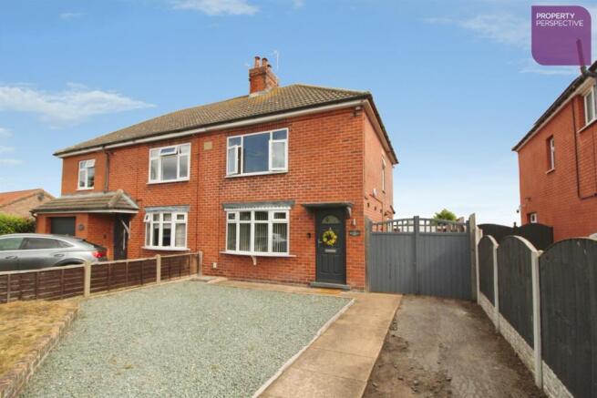2 bed property, in Butterwick Road DN17, £185,000