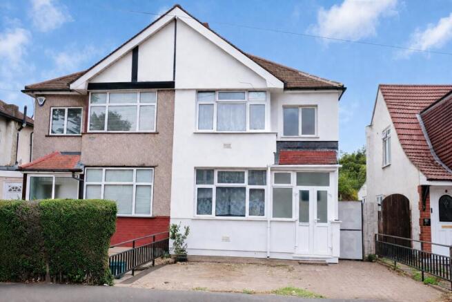 3 bed property, in The Drive, £500,000