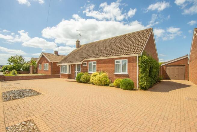 3 bed property, in Mountbatten Road, £325,000