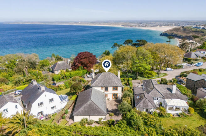 5 bed property, in Treloyhan Park Road, £995,000