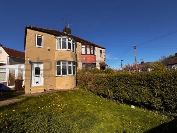 3 bed property, in Hollindale Drive, £195,000