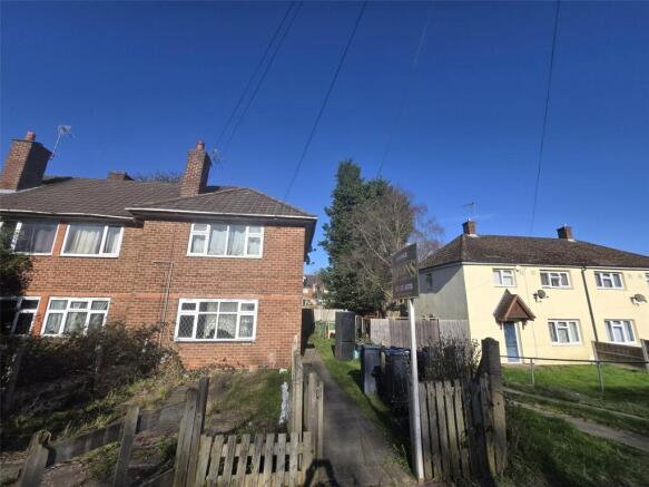 3 bed property, in Blandford Road, £95,000
