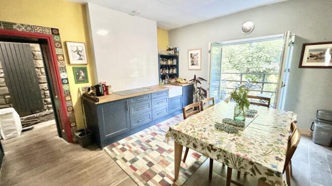 3 bed property, in Burnley Road East, £225,000