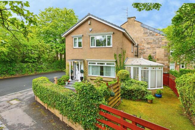 3 bed property, in Caldercuilt Road, £270,000