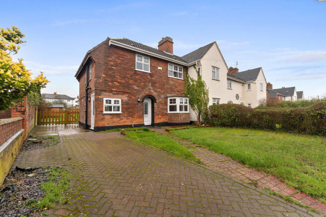 3 bed property, in Clee Road, £225,000