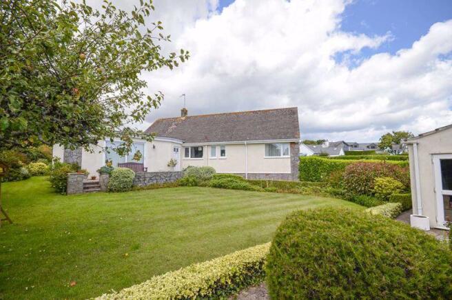 3 bed property, in Higher Warborough Road, £659,950