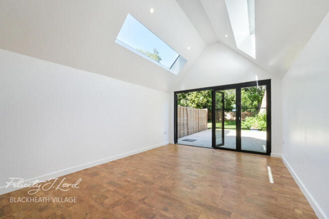 3 bed property, in Lee High Road, £725,000