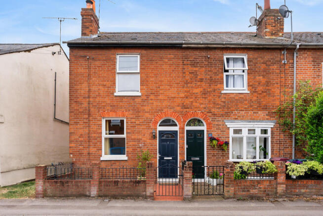 3 bed property, in South Street, £375,000