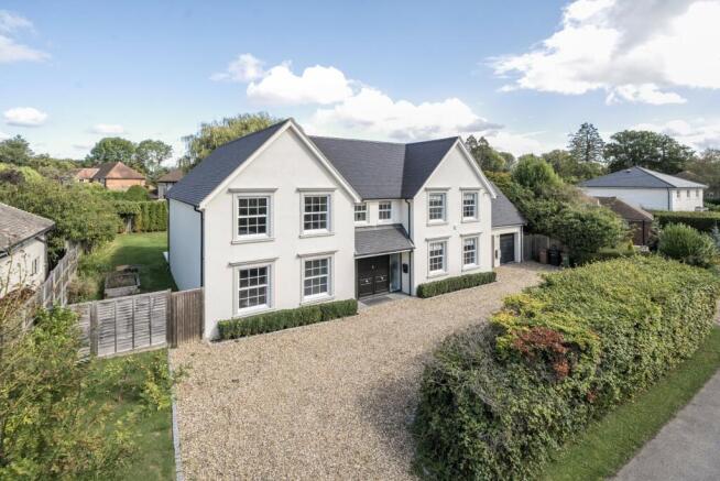 5 bed property, in Manor Close, £2,150,000