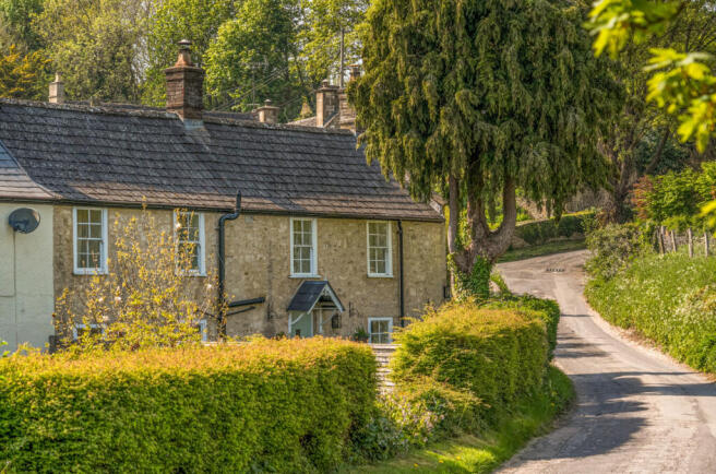 2 bed property, in Lower North Wraxall, £425,000