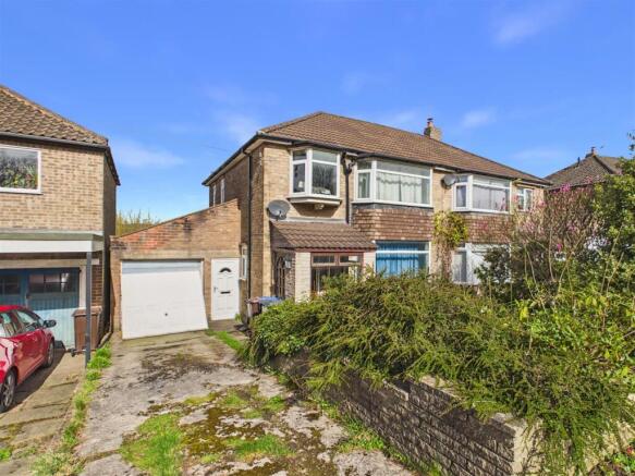 3 bed property, in Wollaton Road, £230,000