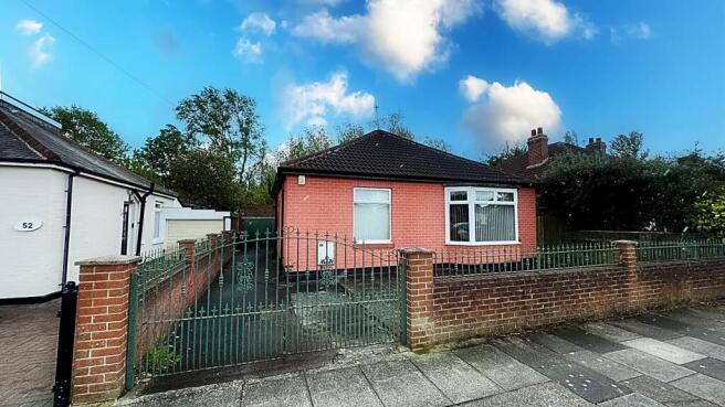 2 bed property, in Rowantree Road, £195,000