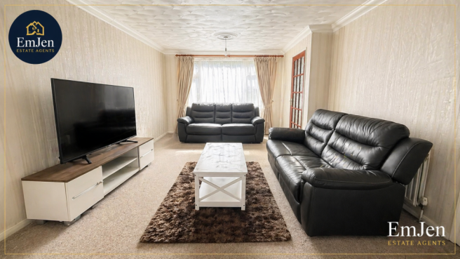 3 bed property, in Corringham Road, £350,000