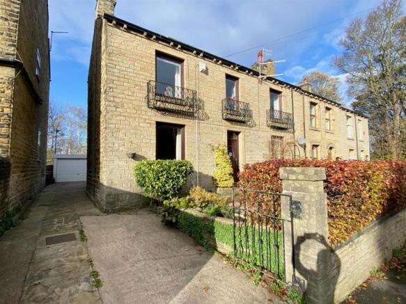 3 bed property, in Barcroft Road, £240,000