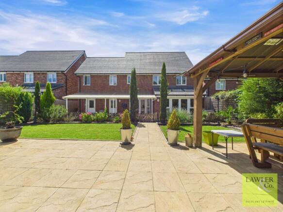 5 bed property, in Broadmeadow Drive, £660,000