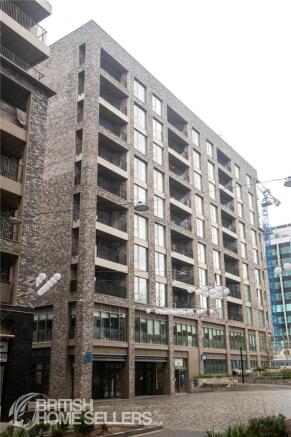 2 bed property, in New Village Avenue, £550,000