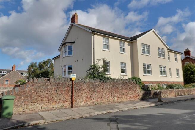 2 bed property, in Tregonwell Road, £160,000