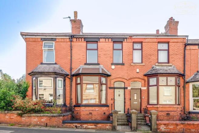 3 bed property, in Brownlow Road, £185,000