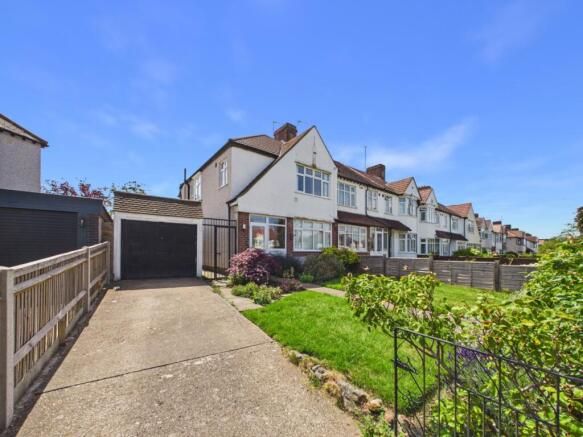 3 bed property, in West Wickham, £525,000