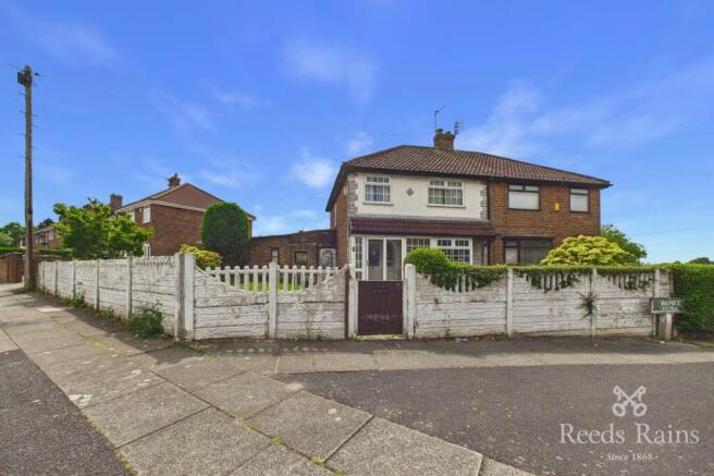 3 bed property, in Walpole Avenue, £160,000