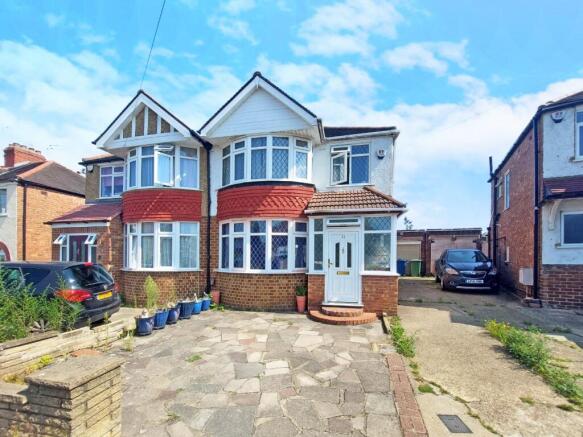 4 bed property, in Harley Crescent, £650,000
