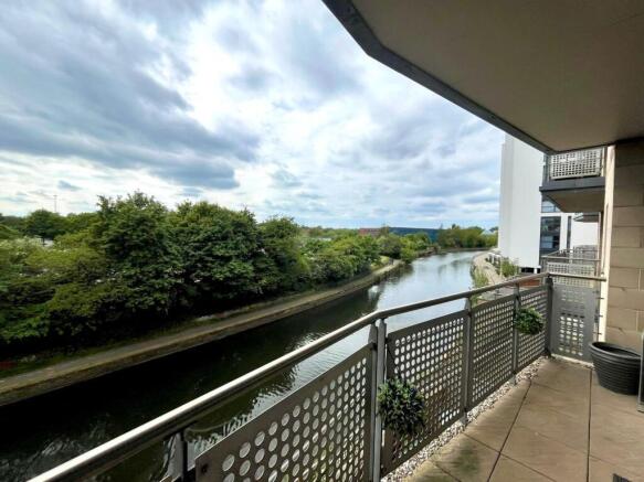 2 bed property, in Apartment 205, £85,000
