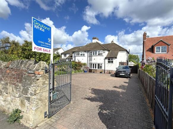 4 bed property, in High Clere, £600,000
