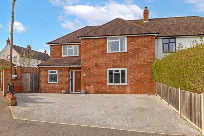 4 bed property, in Townsend Drive, £899,950
