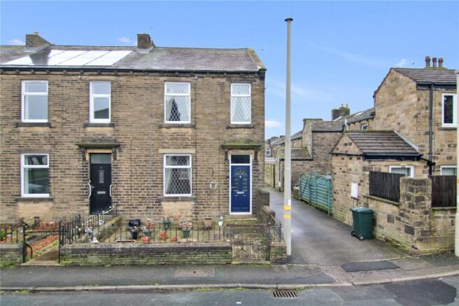 3 bed property, in North Street, £195,000