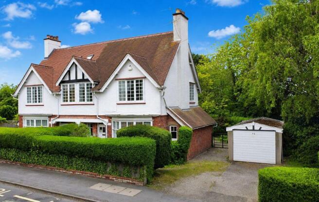 3 bed property, in 72 Wellington Road, £340,000