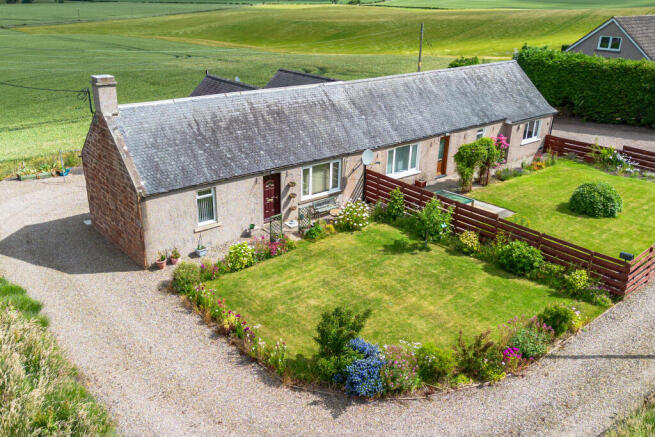 3 bed property, in Bonnyton Cottages, £200,000