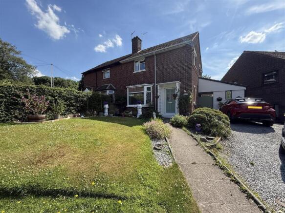3 bed property, in Chester Avenue, £245,000