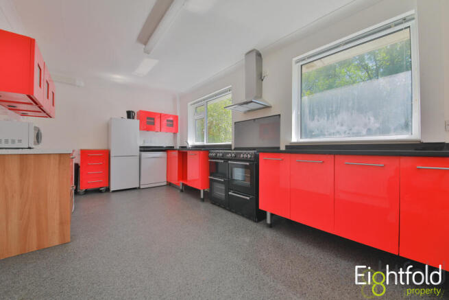 8 bed property, in Crespin Way, £650,000