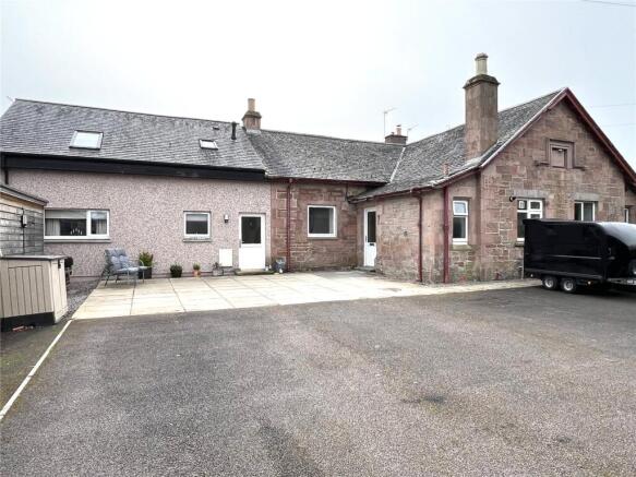 4 bed property, in Clisham, £350,000