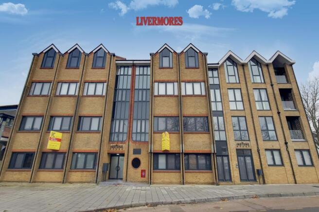 1 bed property, in Instone Road, £250,000