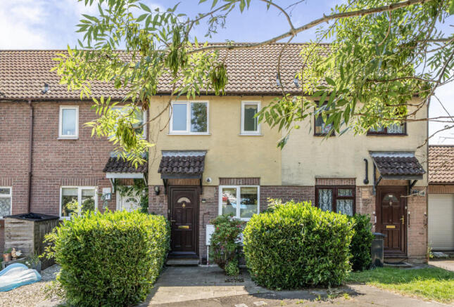 2 bed property, in Broad Croft, £250,000