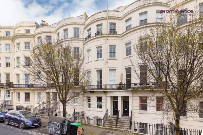 2 bed property, in Brunswick Place, £400,000