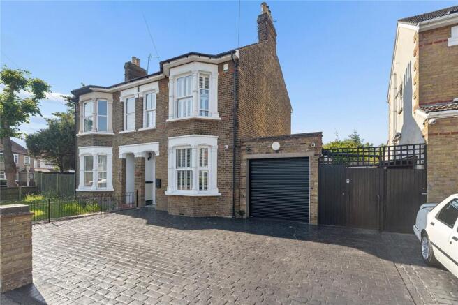 4 bed property, in Brentwood Road, £750,000