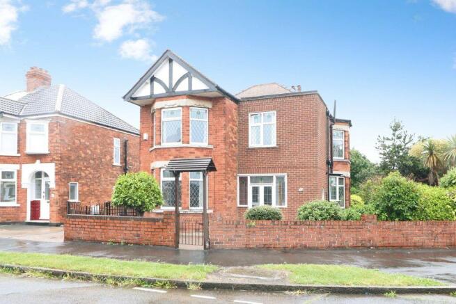 4 bed property, in Norland Avenue, £300,000