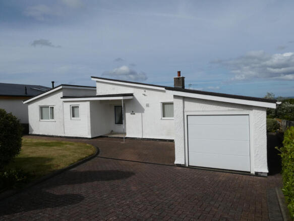 4 bed property, in Bay View Road, £425,000