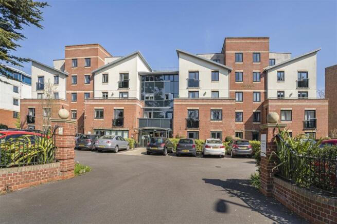 1 bed property, in Poole Road, £189,950