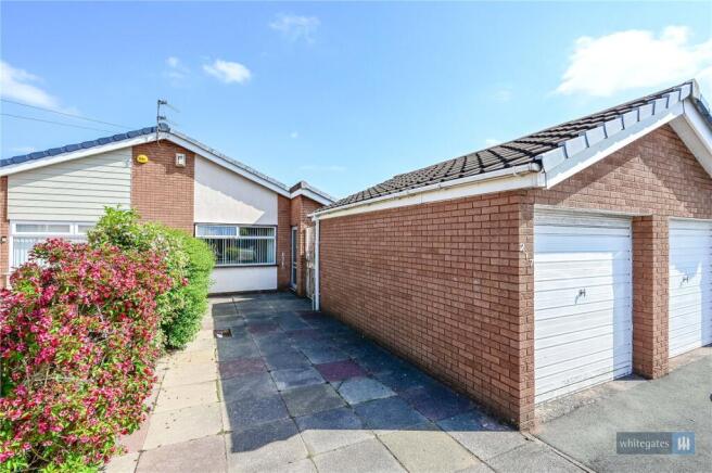 2 bed property, in St. Helens Road, £240,000