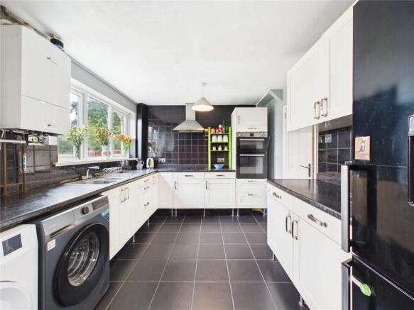 3 bed property, in Fair Furlong, £280,000