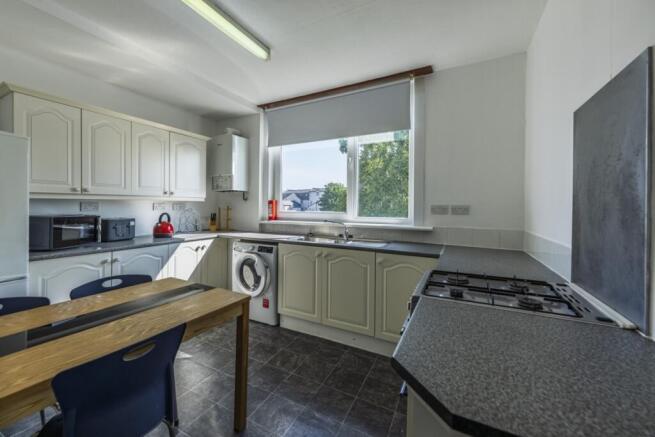 2 bed property, in Rose Street, £95,000