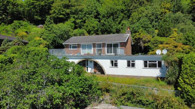 3 bed property, in Hyde Tynings Close, £750,000