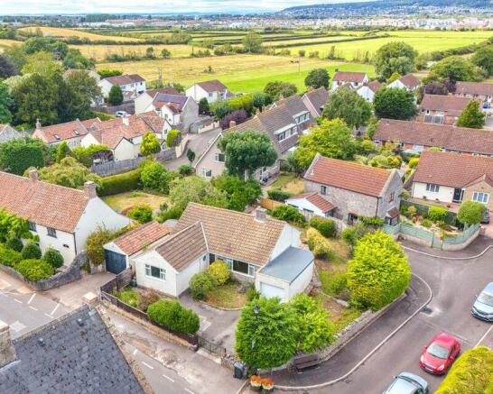 3 bed property, in Main Road, £320,000